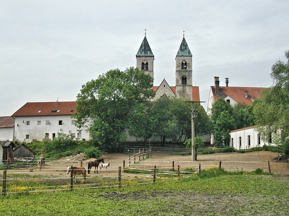 >Ehemalige Benediktinerabteikirche in Biburg